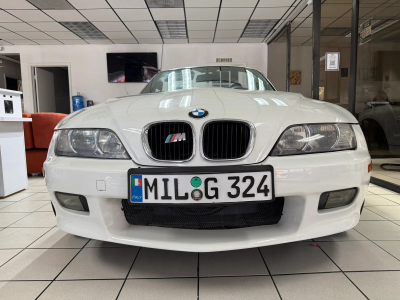 2000 BMW M Roadster in Alpine White 3 over Estoril Blue & Black Nappa