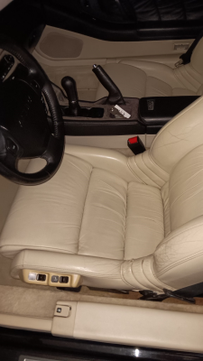 1992 Acura NSX in Berlina Black over Ivory